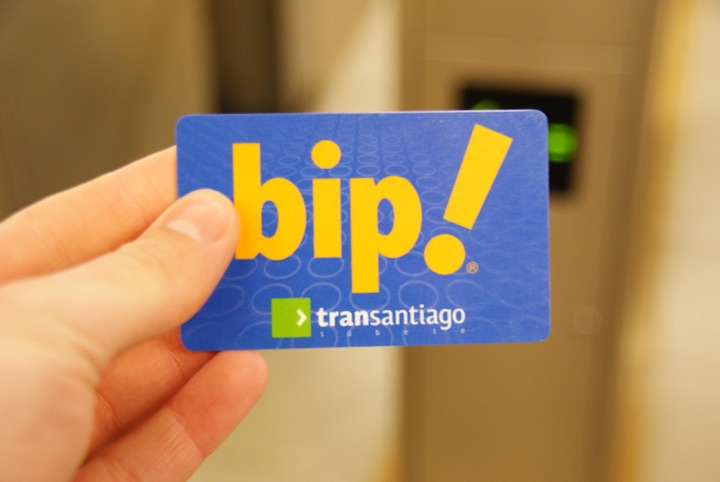 Hand holding a blue ‘bip!’ public-transport card.